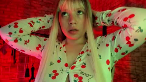     online show from October 24, 2025, 11:39 am