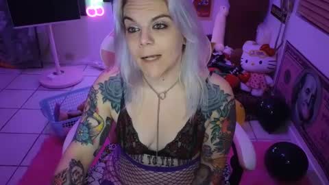 Snapshot of cherryb0mbb0mb chatting on February 1, 2025, 9:21 am CherryBombBomb online show from February 1, 2025, 9:21 am