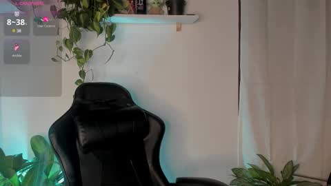 Snapshot of cherrybr_ chatting on October 30, 2025, 2:35 am Cherry Lady online show from October 30, 2025, 2:35 am