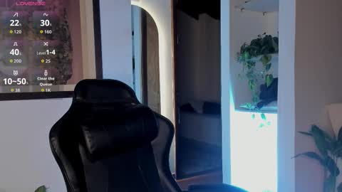 Snapshot of cherrybr_ chatting on December 4, 2025, 2:10 am Cherry Lady online show from December 4, 2025, 2:10 am