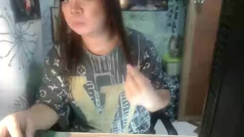 Snapshot of chescahotxxxl chatting on January 6, 2025, 11:29 am chescahotxxxl online show from January 6, 2025, 11:29 am