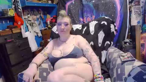 CurvySiren online show from December 15, 2025, 6:17 am