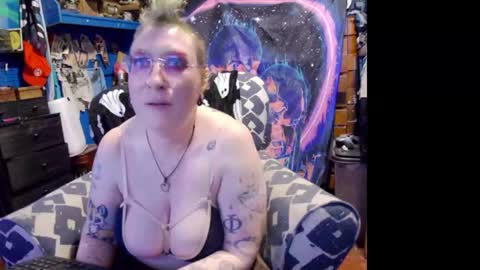 CurvySiren online show from December 16, 2025, 4:06 am