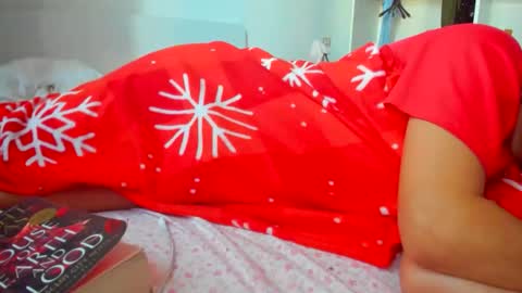 Snapshot of chillwithcamii chatting on September 18, 2025, 5:09 am yoursensualparadise online show from September 18, 2025, 5:09 am