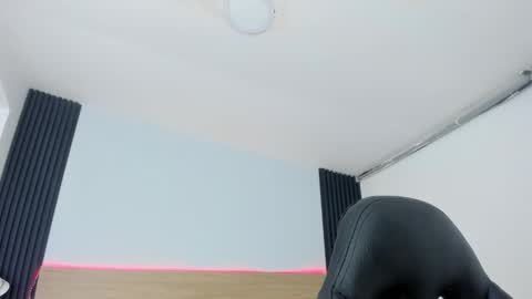 Snapshot of chiqui_milk1 chatting on November 15, 2025, 8:16 pm Chiqui online show from November 15, 2025, 8:16 pm