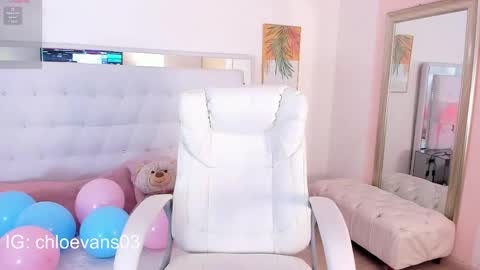 Chloe online show from September 18, 2025, 11:56 am