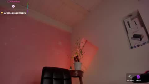 chloe_cooperr online show from October 9, 2025, 10:30 pm