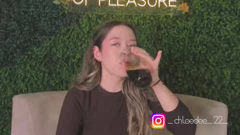 Chloe online show from October 20, 2025, 11:21 am