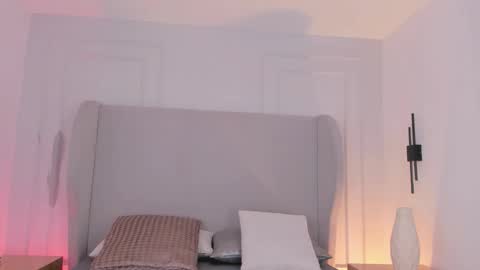 Chloe online show from November 8, 2025, 12:27 pm