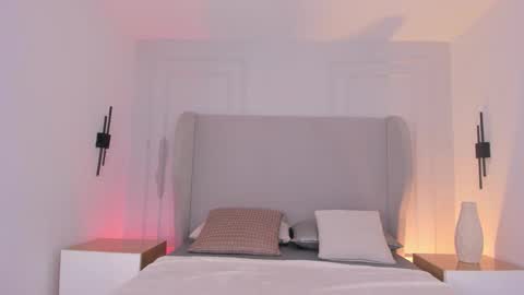 Chloe online show from November 28, 2025, 12:08 pm