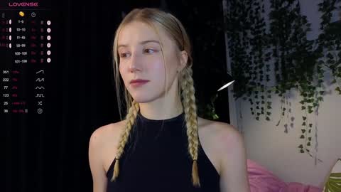 Snapshot of chloe_guidry chatting on December 10, 2024, 2:16 am Arianaa Mourrr online show from December 10, 2024, 2:16 am