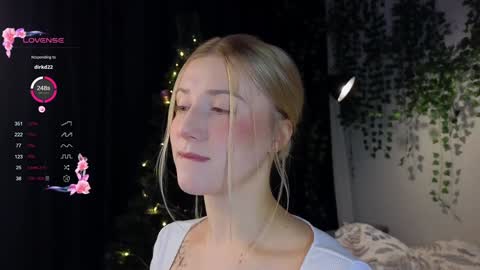 Snapshot of chloe_guidry chatting on December 24, 2024, 12:33 am Arianaa Mourrr online show from December 24, 2024, 12:33 am