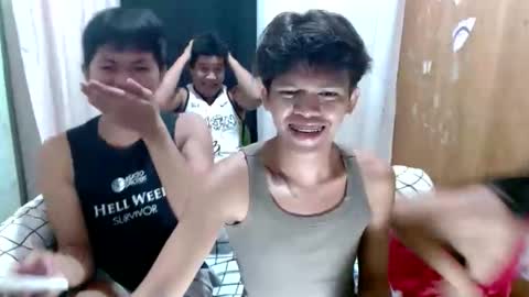 chloe and harlot online show from November 17, 2025, 3:29 pm