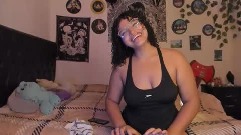 Snapshot of chloe_kisses chatting on October 3, 2025, 11:07 am chloe_kisses online show from October 3, 2025, 11:07 am
