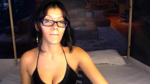 Chloe online show from October 20, 2025, 7:03 pm