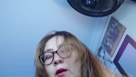 Snapshot of chloe_prg chatting on March 7, 2025, 1:07 pm chloe_prg online show from March 7, 2025, 1:07 pm
