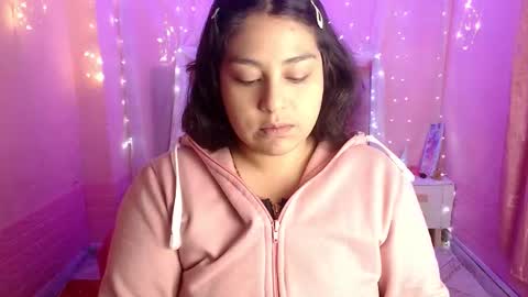 chloe_smith5 online show from September 15, 2025, 1:11 pm
