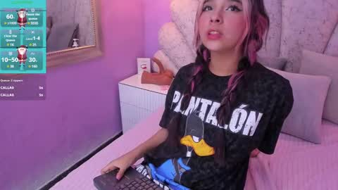 Snapshot of chloe_watson_ chatting on December 20, 2024, 1:47 am online show from December 20, 2024, 1:47 am