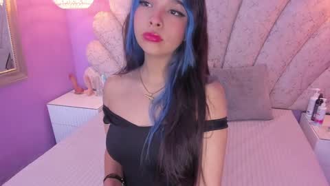 Snapshot of chloe_watson_ chatting on January 4, 2025, 8:37 pm online show from January 4, 2025, 8:37 pm