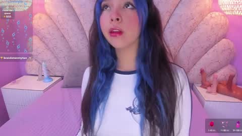 Snapshot of chloe_watson_ chatting on January 28, 2025, 10:12 pm online show from January 28, 2025, 10:12 pm