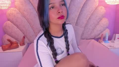 Snapshot of chloe_watson_ chatting on February 22, 2025, 9:59 pm online show from February 22, 2025, 9:59 pm