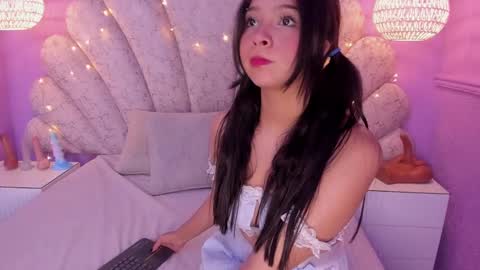 Snapshot of chloe_watson_ chatting on February 27, 2025, 10:53 pm online show from February 27, 2025, 10:53 pm
