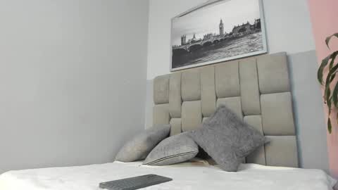 Snapshot of chloe_watson_ chatting on October 5, 2025, 3:21 pm online show from October 5, 2025, 3:21 pm