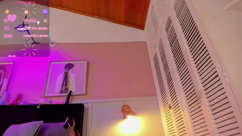 Snapshot of chloe_watson_ chatting on October 9, 2025, 7:56 pm online show from October 9, 2025, 7:56 pm