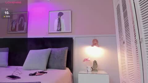 Snapshot of chloe_watson_ chatting on October 29, 2025, 7:48 pm online show from October 29, 2025, 7:48 pm