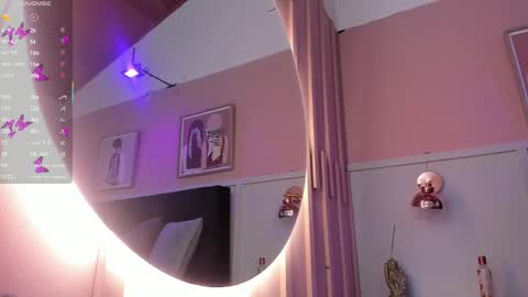 Snapshot of chloe_watson_ chatting on November 7, 2025, 7:58 pm online show from November 7, 2025, 7:58 pm