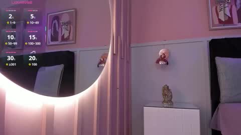 Snapshot of chloe_watson_ chatting on November 13, 2025, 7:57 pm online show from November 13, 2025, 7:57 pm