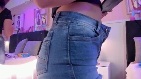 Snapshot of chloe_watson_ chatting on November 23, 2025, 7:35 pm online show from November 23, 2025, 7:35 pm