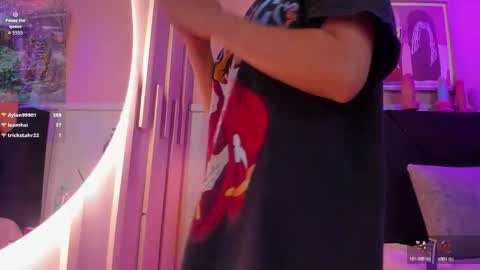 Snapshot of chloe_watson_ chatting on November 28, 2025, 7:49 pm online show from November 28, 2025, 7:49 pm