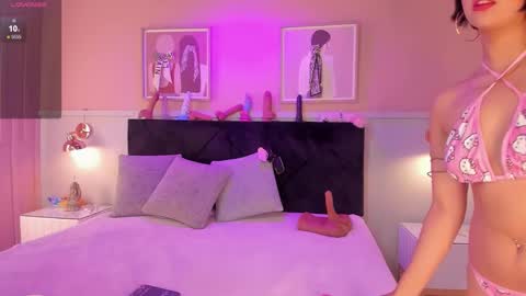 Snapshot of chloe_watson_ chatting on December 2, 2025, 7:42 pm online show from December 2, 2025, 7:42 pm