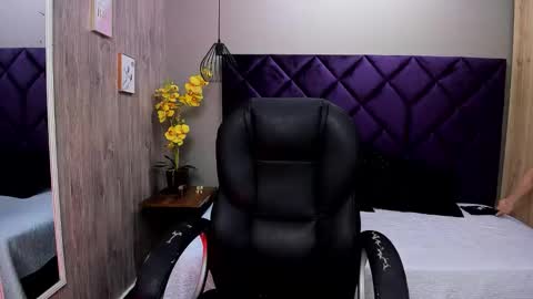 chloecampbell03 online show from September 21, 2025, 1:02 pm