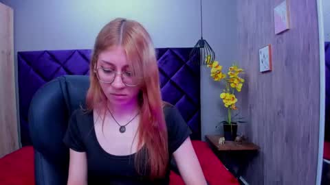 chloecampbell03 online show from October 9, 2025, 3:10 pm