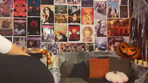 chloe online show from October 31, 2025, 10:22 pm