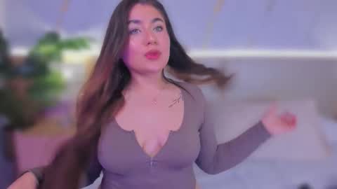 Snapshot of chloeemonroee_ chatting on October 31, 2025, 12:50 pm Chloee online show from October 31, 2025, 12:50 pm