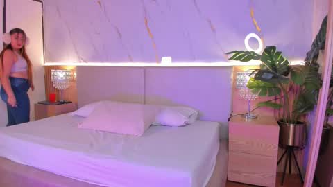 Snapshot of chloeemonroee_ chatting on November 4, 2025, 12:26 pm Chloee online show from November 4, 2025, 12:26 pm