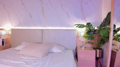 Snapshot of chloeemonroee_ chatting on November 8, 2025, 11:43 am Chloee online show from November 8, 2025, 11:43 am