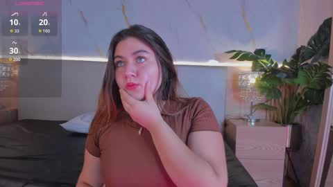 Snapshot of chloeemonroee_ chatting on November 24, 2025, 11:43 am Chloee online show from November 24, 2025, 11:43 am