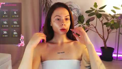 Chloe online show from November 13, 2025, 12:04 pm