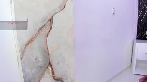 chloegils online show from November 30, 2025, 1:04 pm