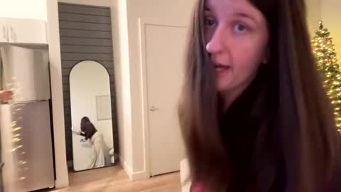 chloejaxxx online show from December 23, 2025, 2:31 am