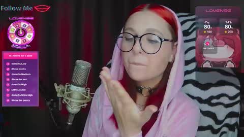 Chloe online show from October 3, 2025, 4:04 pm