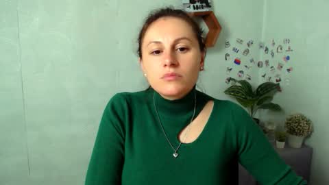 Chloe online show from October 7, 2025, 3:53 pm