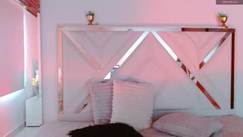 Chloe online show from September 29, 2025, 2:00 pm