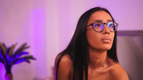 Chlo online show from September 21, 2025, 5:42 am