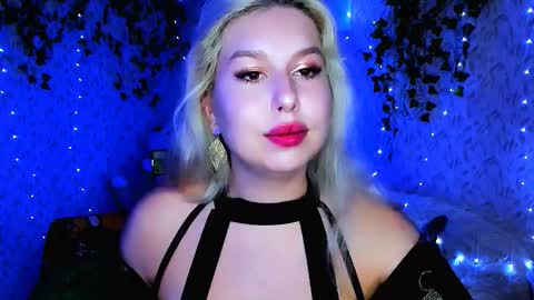 Snapshot of chloericci chatting on October 14, 2025, 12:06 pm ChloeRicci online show from October 14, 2025, 12:06 pm