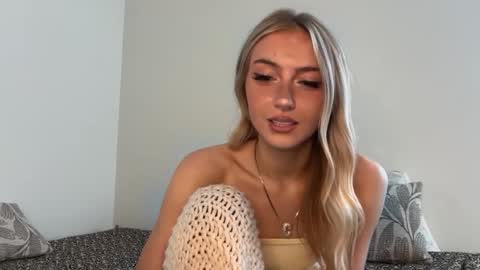 chloeros3e online show from September 15, 2025, 8:20 pm